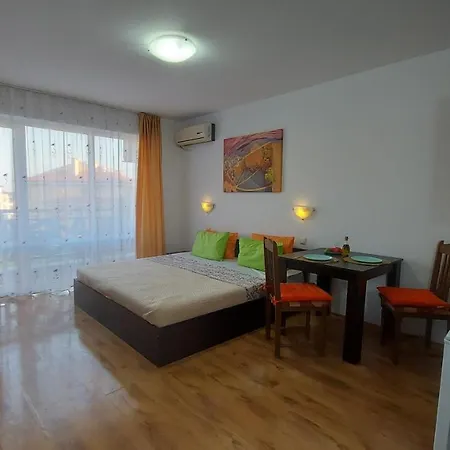 Royal Palm Apartment *